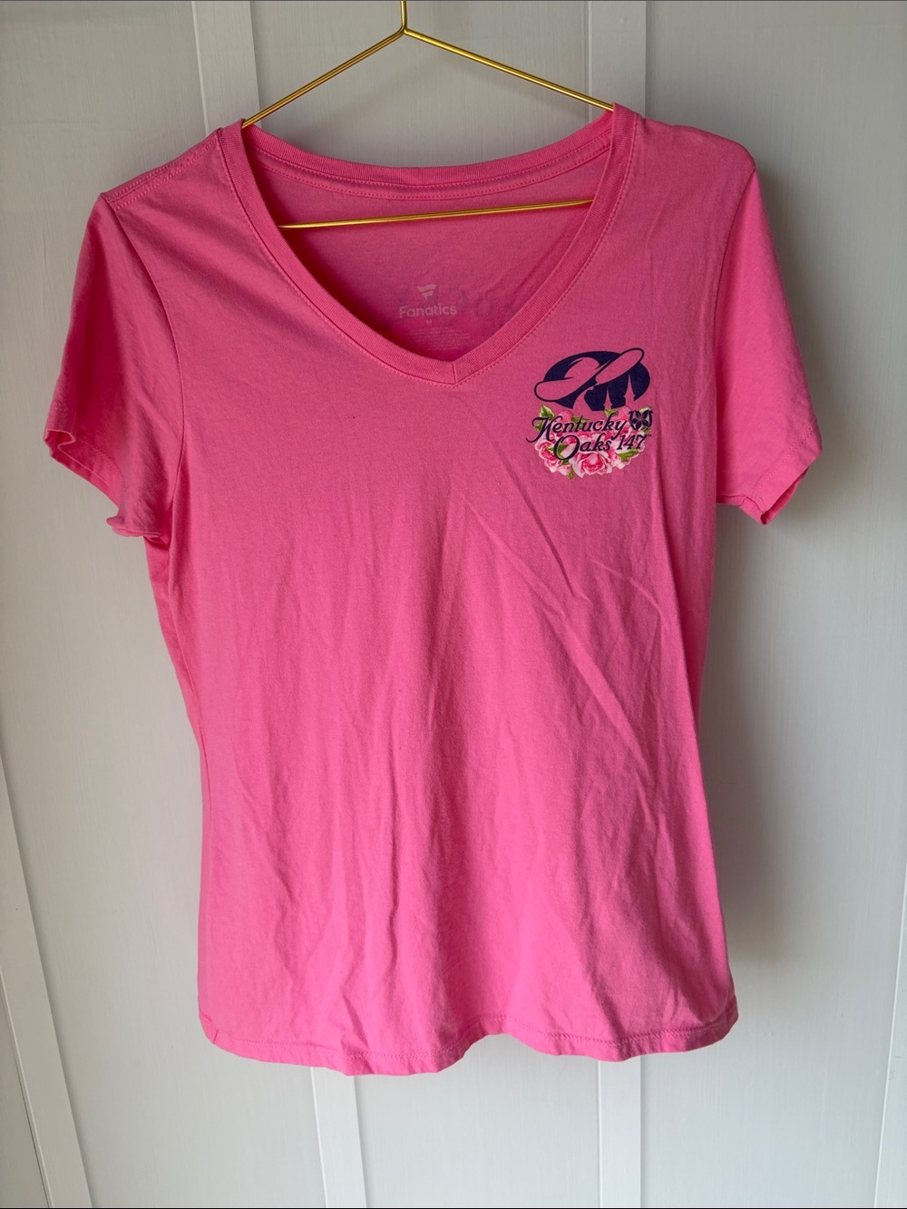 Fanatics Pink V-Neck Short Sleeve Tee with Kentucky Oaks Chest Graphic